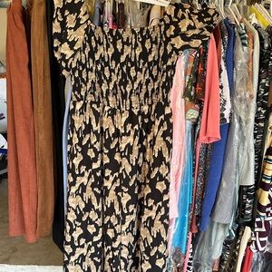 Elegant Black and Tan Women's Jumper